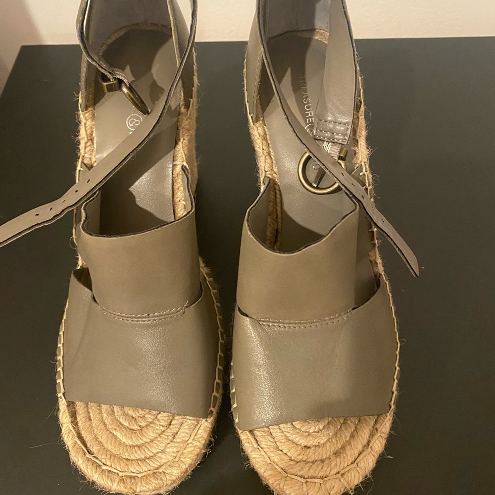 Treasure & Bond Sannibel Espadrille
Platform Wedge in Grey leather size 8.5